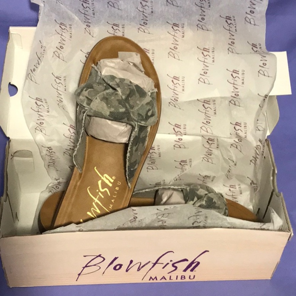 NIB Blowfish size 9 Sandals